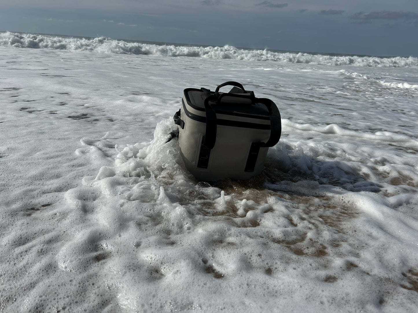 COOTER COOLER WITH SPEAKER